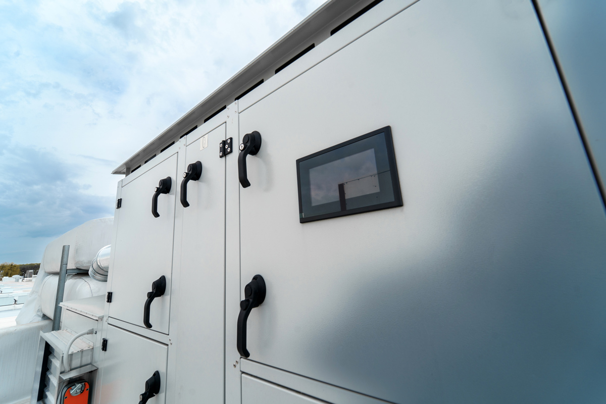 Equipos de climatización industrial eficientes con HVAC, Rooftop y aerotermia para sectores alimentario y farmacéutico, orientados al ahorro energético y la descarbonización industrial.